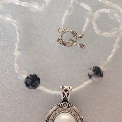 Large Pendant Pearl Gem Necklace