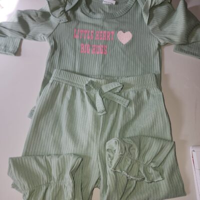 Green Outfit "Little Heart, big Hugs" (3 - 6 Months)